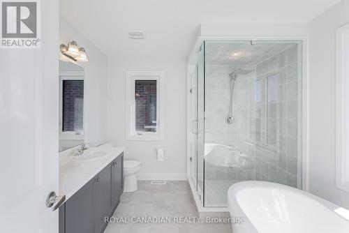 17 Corley Street, Kawartha Lakes, ON - Indoor Photo Showing Bathroom