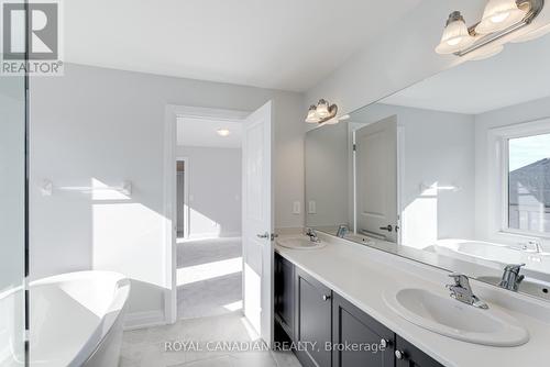 17 Corley Street, Kawartha Lakes, ON - Indoor Photo Showing Bathroom