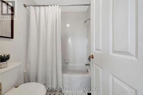 36 Longhurst Crescent, Cambridge, ON - Indoor Photo Showing Bathroom