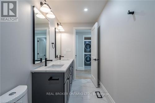 262 Robina Road, Hamilton, ON - Indoor Photo Showing Bathroom