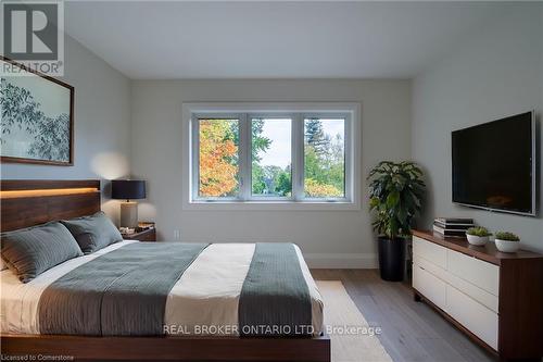 262 Robina Road, Hamilton, ON - Indoor Photo Showing Bedroom