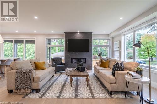 262 Robina Road, Hamilton, ON - Indoor Photo Showing Living Room With Fireplace