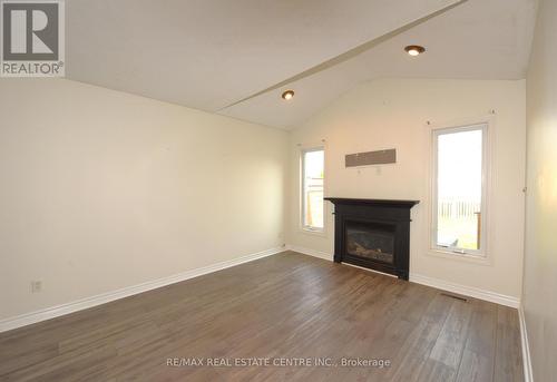 1673 Portrush Way, London, ON - Indoor Photo Showing Living Room With Fireplace