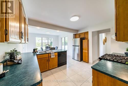 5 Edinborough Avenue, Scugog (Port Perry), ON - Indoor Photo Showing Kitchen