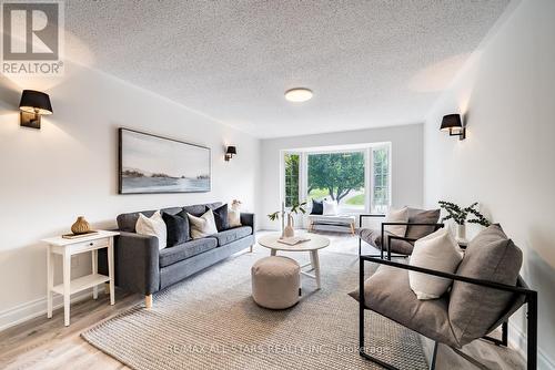 5 Edinborough Avenue, Scugog (Port Perry), ON - Indoor Photo Showing Living Room