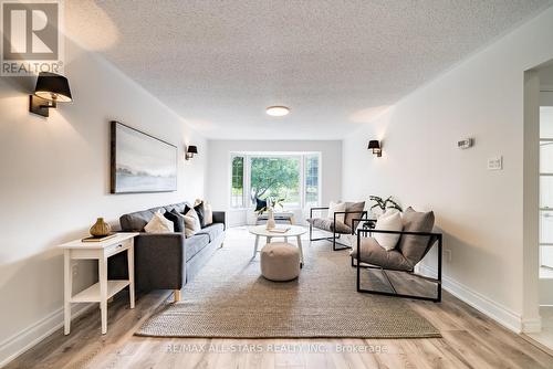 5 Edinborough Avenue, Scugog (Port Perry), ON - Indoor Photo Showing Living Room