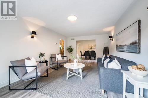 5 Edinborough Avenue, Scugog (Port Perry), ON - Indoor Photo Showing Living Room