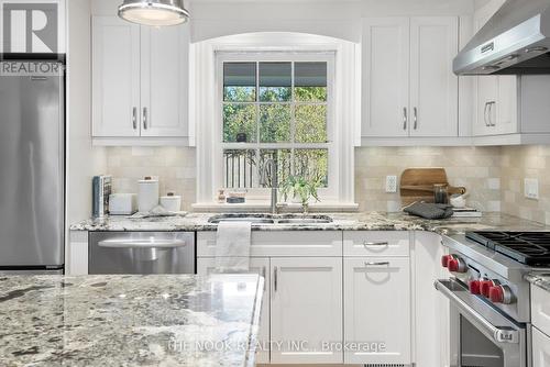 730 Anderson Street, Whitby (Pringle Creek), ON - Indoor Photo Showing Kitchen With Upgraded Kitchen