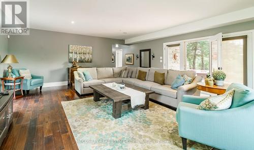 2425 Providence Line, Otonabee-South Monaghan, ON - Indoor Photo Showing Living Room