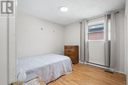 16 Mary Street W, Kawartha Lakes (Lindsay), ON - Indoor Photo Showing Bedroom