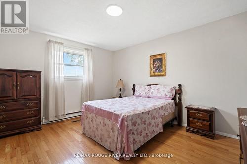 16 Mary Street W, Kawartha Lakes (Lindsay), ON - Indoor Photo Showing Bedroom