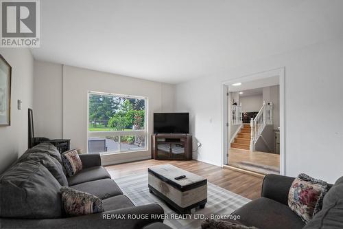 16 Mary Street W, Kawartha Lakes (Lindsay), ON - Indoor Photo Showing Living Room