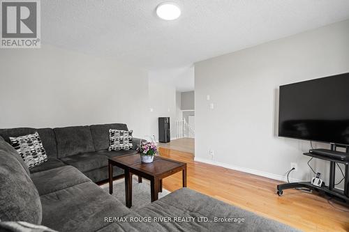 16 Mary Street W, Kawartha Lakes (Lindsay), ON - Indoor Photo Showing Living Room