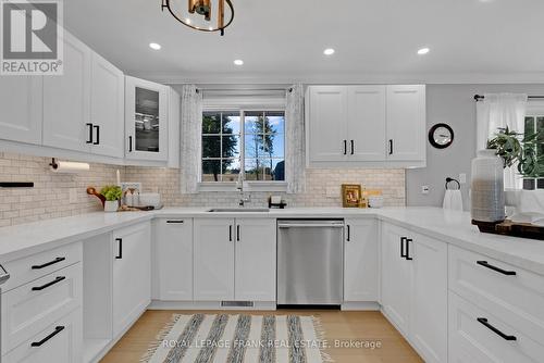 33 O'Reilly Lane, Kawartha Lakes (Little Britain), ON - Indoor Photo Showing Kitchen With Upgraded Kitchen