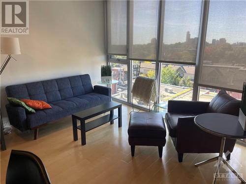 360 Mcleod Street Unit#708, Ottawa, ON - Indoor Photo Showing Living Room