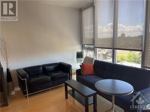 360 Mcleod Street Unit#708, Ottawa, ON - Indoor Photo Showing Living Room