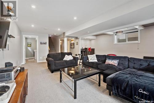 450 Bentley Court, Saskatoon, SK - Indoor Photo Showing Living Room