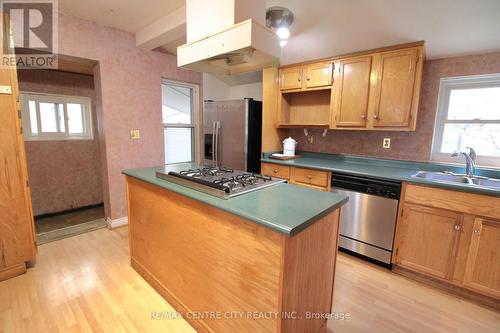 18 Woodworth Avenue, St. Thomas, ON - Indoor Photo Showing Kitchen With Double Sink