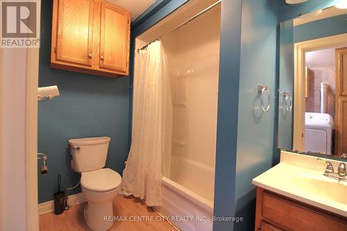 18 Woodworth Avenue, St. Thomas, ON - Indoor Photo Showing Bathroom