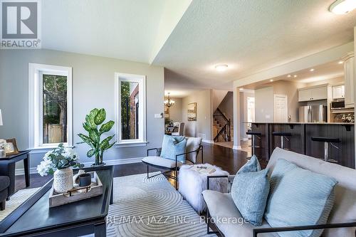 3061 Trulls Road, Clarington (Courtice), ON - Indoor Photo Showing Living Room