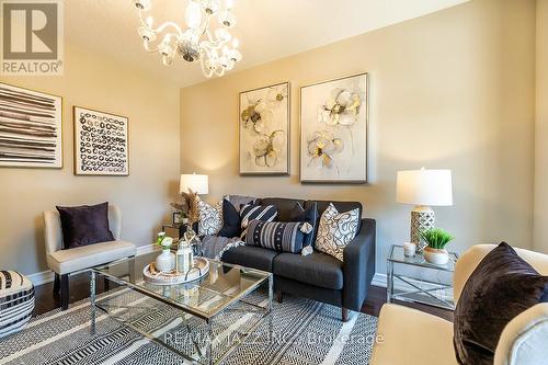 3061 Trulls Road, Clarington (Courtice), ON - Indoor Photo Showing Living Room