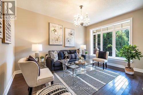 3061 Trulls Road, Clarington (Courtice), ON - Indoor Photo Showing Living Room