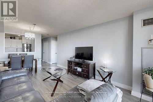 1612 - 400 Mclevin Avenue, Toronto (Malvern), ON - Indoor Photo Showing Living Room