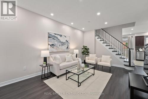 99 Limeridge Street, Aurora, ON - Indoor Photo Showing Living Room