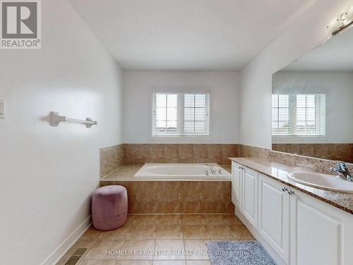 245 Knapton Drive, Newmarket, ON - Indoor Photo Showing Bathroom