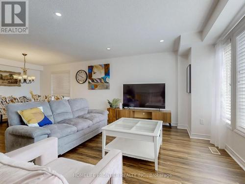 245 Knapton Drive, Newmarket, ON - Indoor Photo Showing Living Room