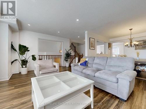 245 Knapton Drive, Newmarket, ON - Indoor Photo Showing Living Room