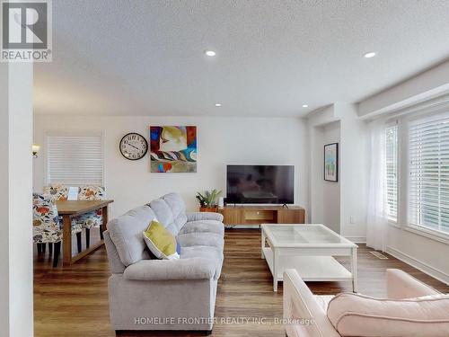 245 Knapton Drive, Newmarket, ON - Indoor Photo Showing Living Room