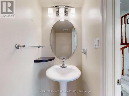 245 Knapton Drive, Newmarket, ON - Indoor Photo Showing Bathroom