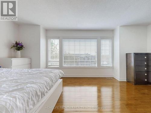 245 Knapton Drive, Newmarket, ON - Indoor Photo Showing Bedroom