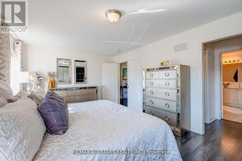 33 Romanelli Crescent, Bradford West Gwillimbury, ON - Indoor Photo Showing Bedroom