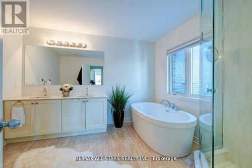 33 Romanelli Crescent, Bradford West Gwillimbury, ON - Indoor Photo Showing Bathroom