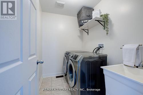 33 Romanelli Crescent, Bradford West Gwillimbury, ON - Indoor Photo Showing Laundry Room