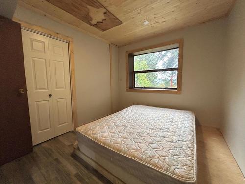 1006 Earl Street, Rossland, BC - Indoor Photo Showing Bedroom