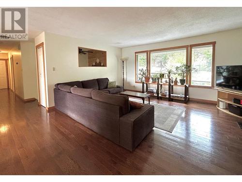 1006 Earl Street, Rossland, BC - Indoor Photo Showing Living Room