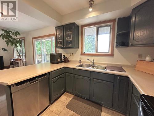 1006 Earl Street, Rossland, BC - Indoor Photo Showing Kitchen With Double Sink