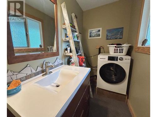 1006 Earl Street, Rossland, BC - Indoor Photo Showing Laundry Room