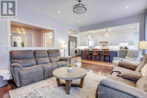 169 The Queensway, Barrie, ON - Indoor Photo Showing Living Room