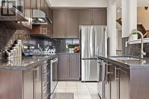 104 Little Britain Crescent, Brampton, ON - Indoor Photo Showing Kitchen With Upgraded Kitchen