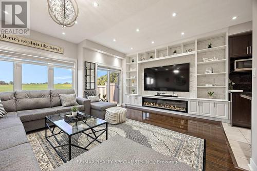 104 Little Britain Crescent, Brampton, ON - Indoor Photo Showing Living Room