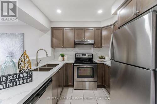 47 Baycliffe Crescent, Brampton, ON - Indoor Photo Showing Kitchen With Double Sink With Upgraded Kitchen