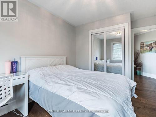 20 Barnes Court, Brampton, ON - Indoor Photo Showing Bedroom