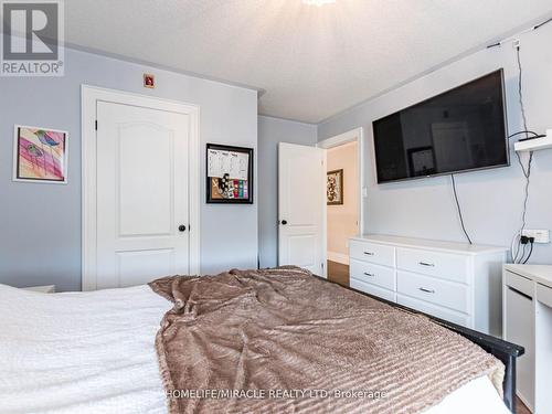 20 Barnes Court, Brampton, ON - Indoor Photo Showing Bedroom