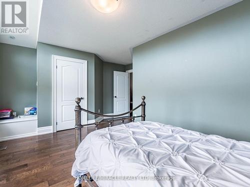 20 Barnes Court, Brampton, ON - Indoor Photo Showing Bedroom