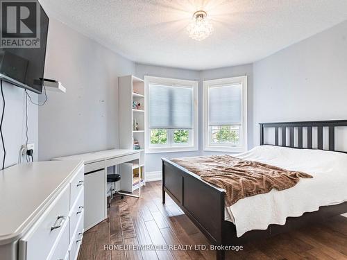 20 Barnes Court, Brampton, ON - Indoor Photo Showing Bedroom