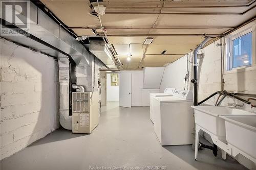 749 Niagara Street, Windsor, ON - Indoor Photo Showing Laundry Room